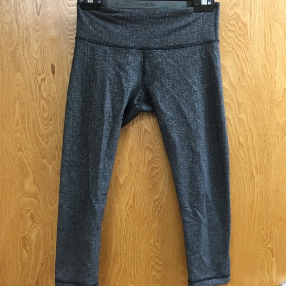 Lululemon size 6 Capri - Picture 5 of 10